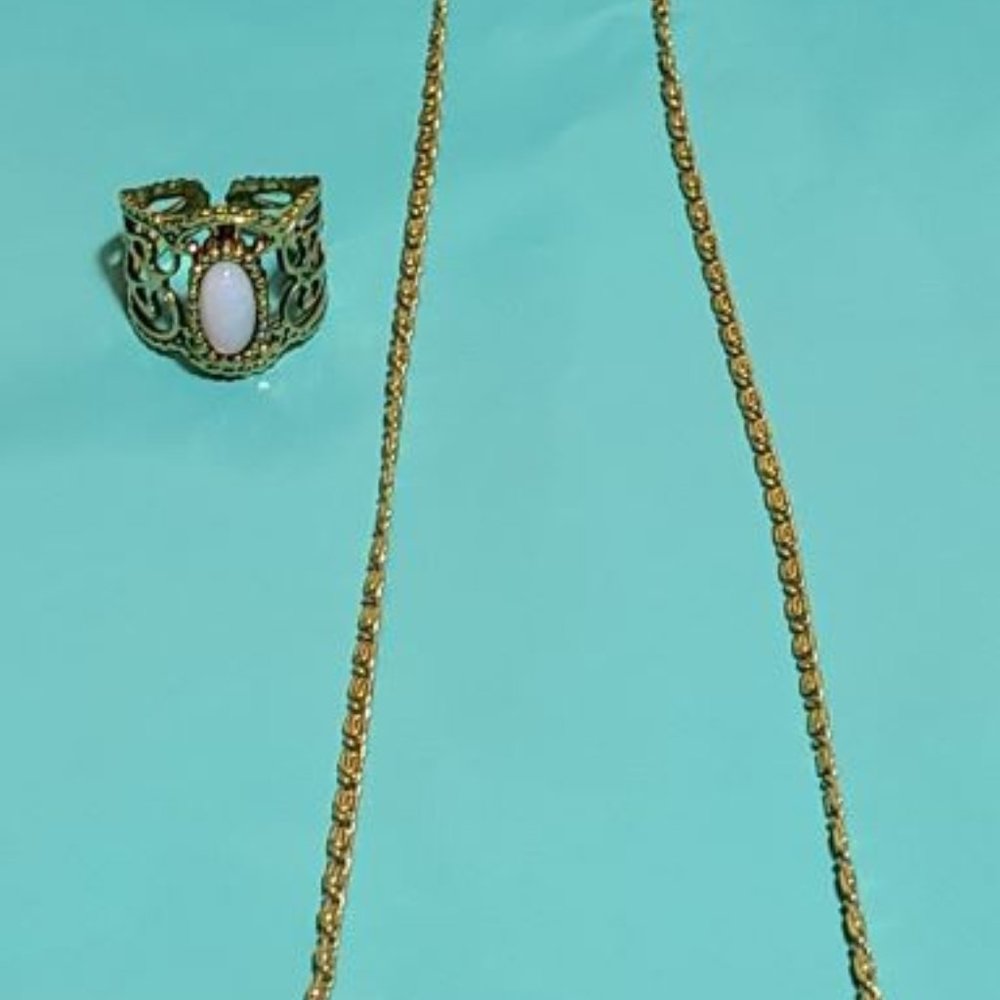 Vintage 1976 Sarah Coventry Lovely Lady Necklace/Ring